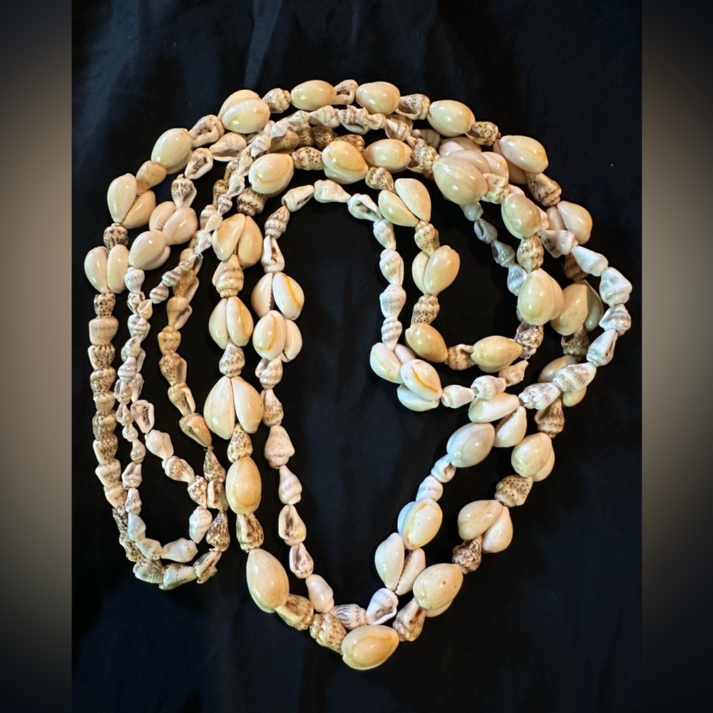Vtg shell necklace- set of 2
